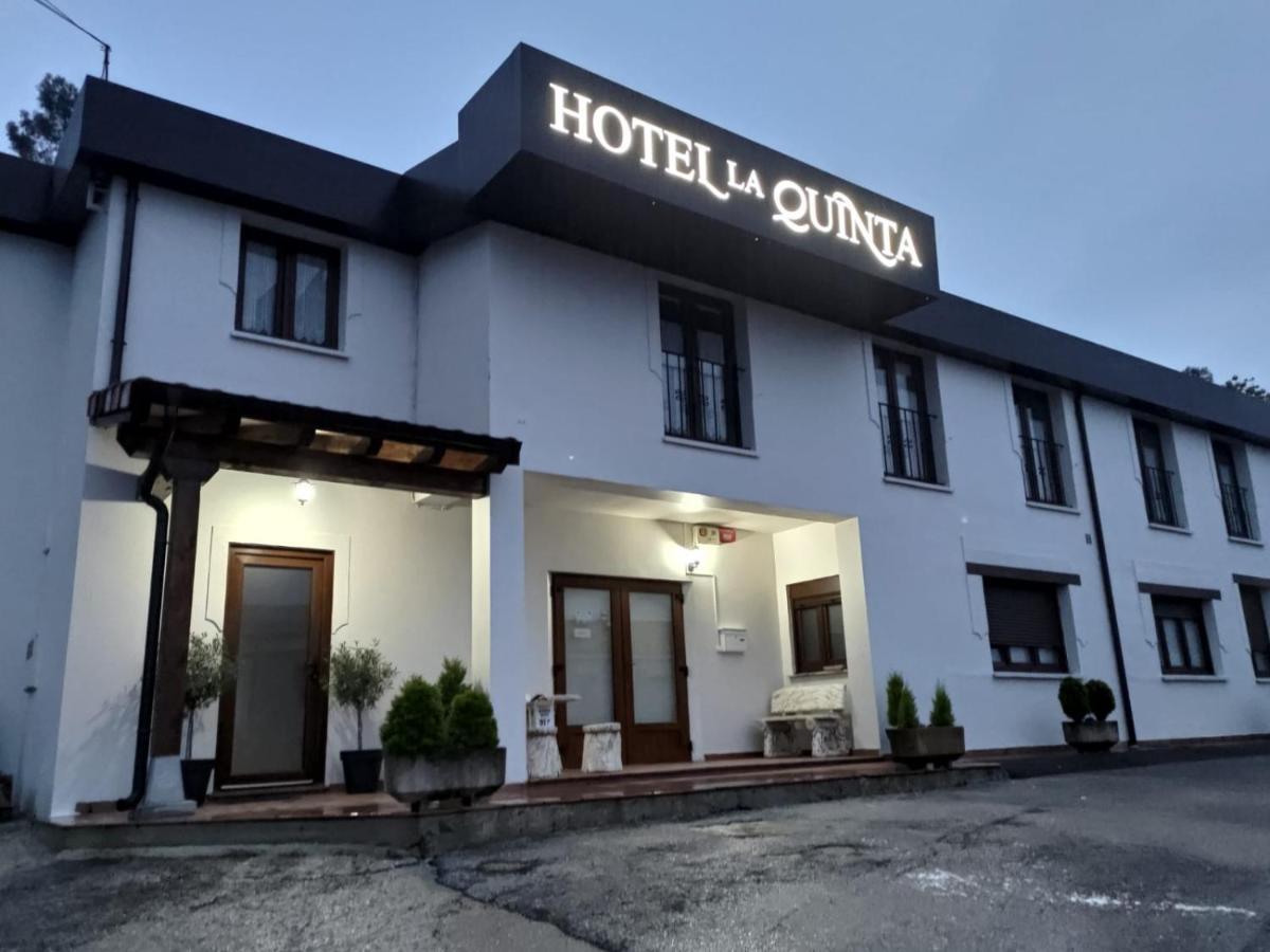 Hotel La Quinta Cue Exterior foto